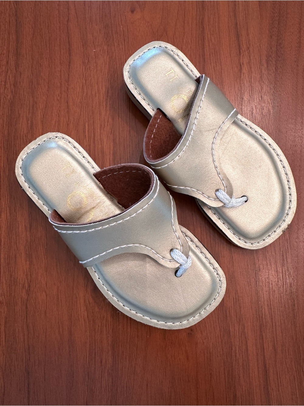 NWOT Kino girls Metallic Gold Leather Slide Sandals size 11